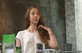 Русская девушка красиво принарядилась на секс свидание